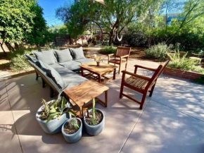 Garden House - Lovingly Restored 1950s Home
